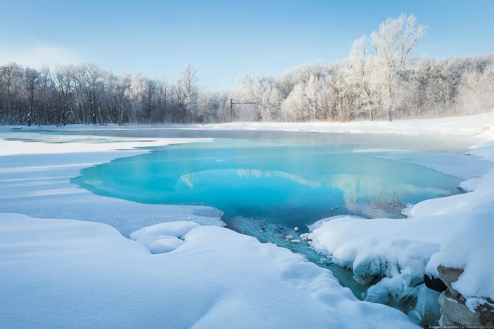 парк горького москва пруд с утками. незамерзающие водоемы. незамерзающая река зимой. незамерзающие водоемы. река зимой.