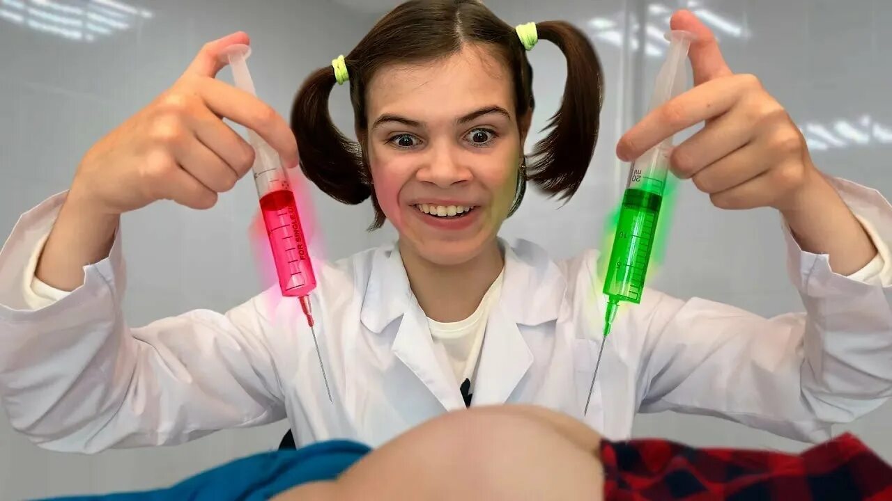 Даша юрьевна вредина. Вредина и старшая уколы и клизма. Большая клизма. Большая клизма. Вредина уколы и клизмы.