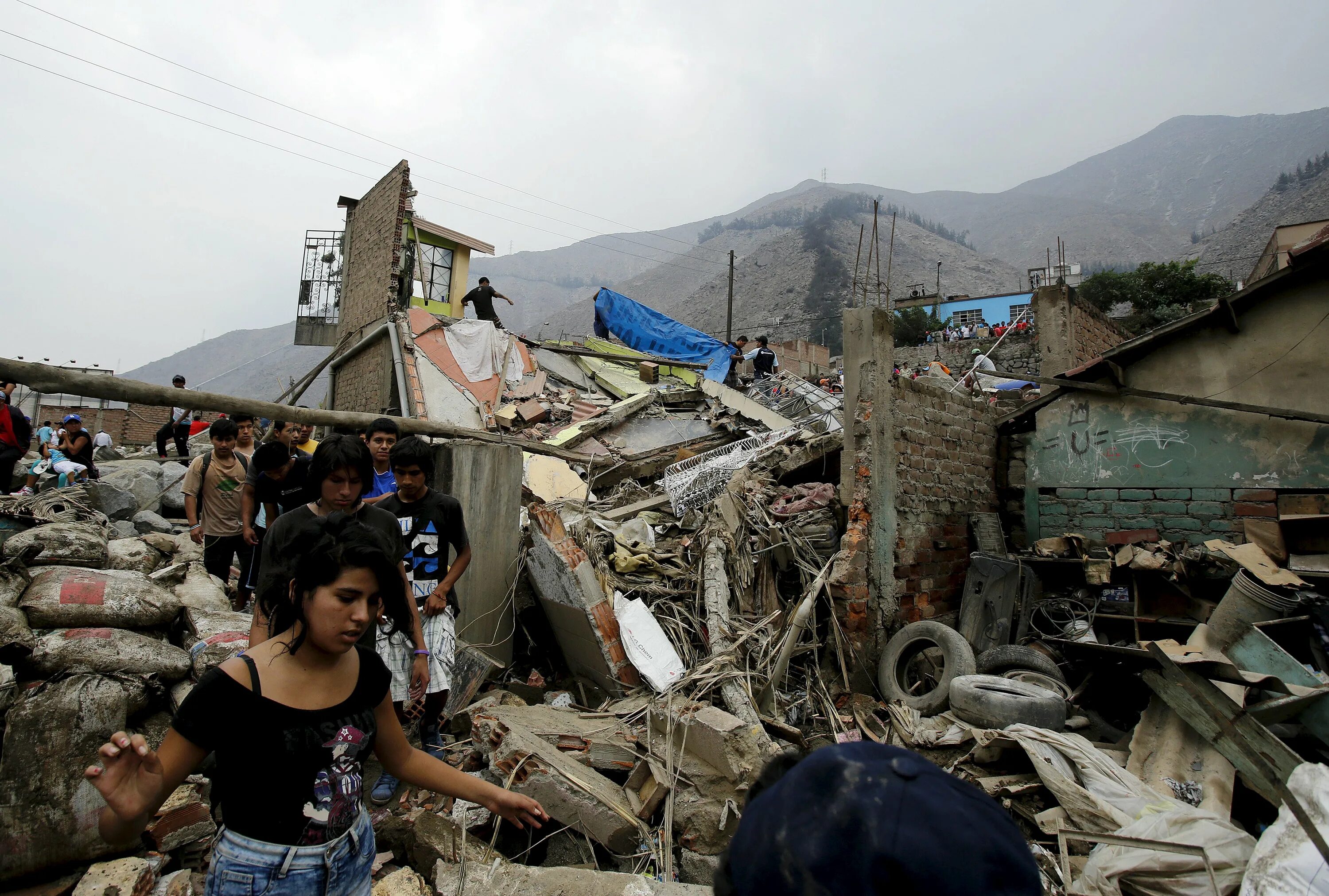 Оползень Венесуэла 1999. Землетрясение в Южном Перу в 2001 году. Стихийные бедствия оползни. Оползень в Перу. Стихийные бедствия последствия природных катастроф