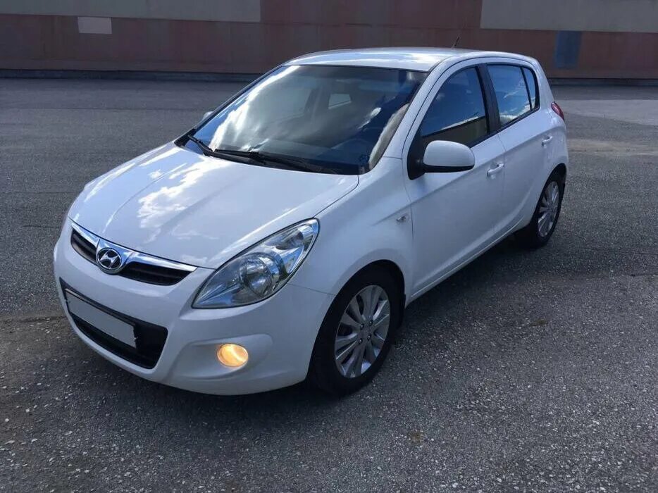 авито авто краснодарский край хендай. Hyundai solaris 2011 легковой комби хэтчбек. хёндай с пробегом в краснодарском крае. солярис хэтчбек до 300. хендай i20 2011.