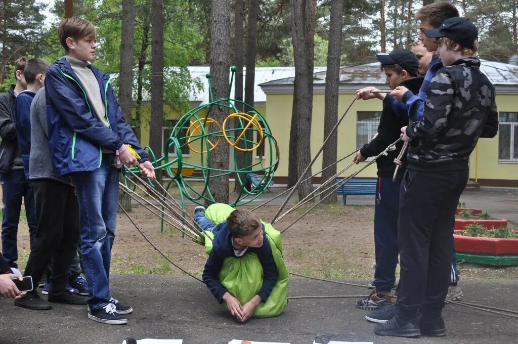 Квест по школе для старшеклассников. Квест для старшеклассников на улице. Школьный квест для старшеклассников. Квесты в школе для старшеклассников. Квест про школу