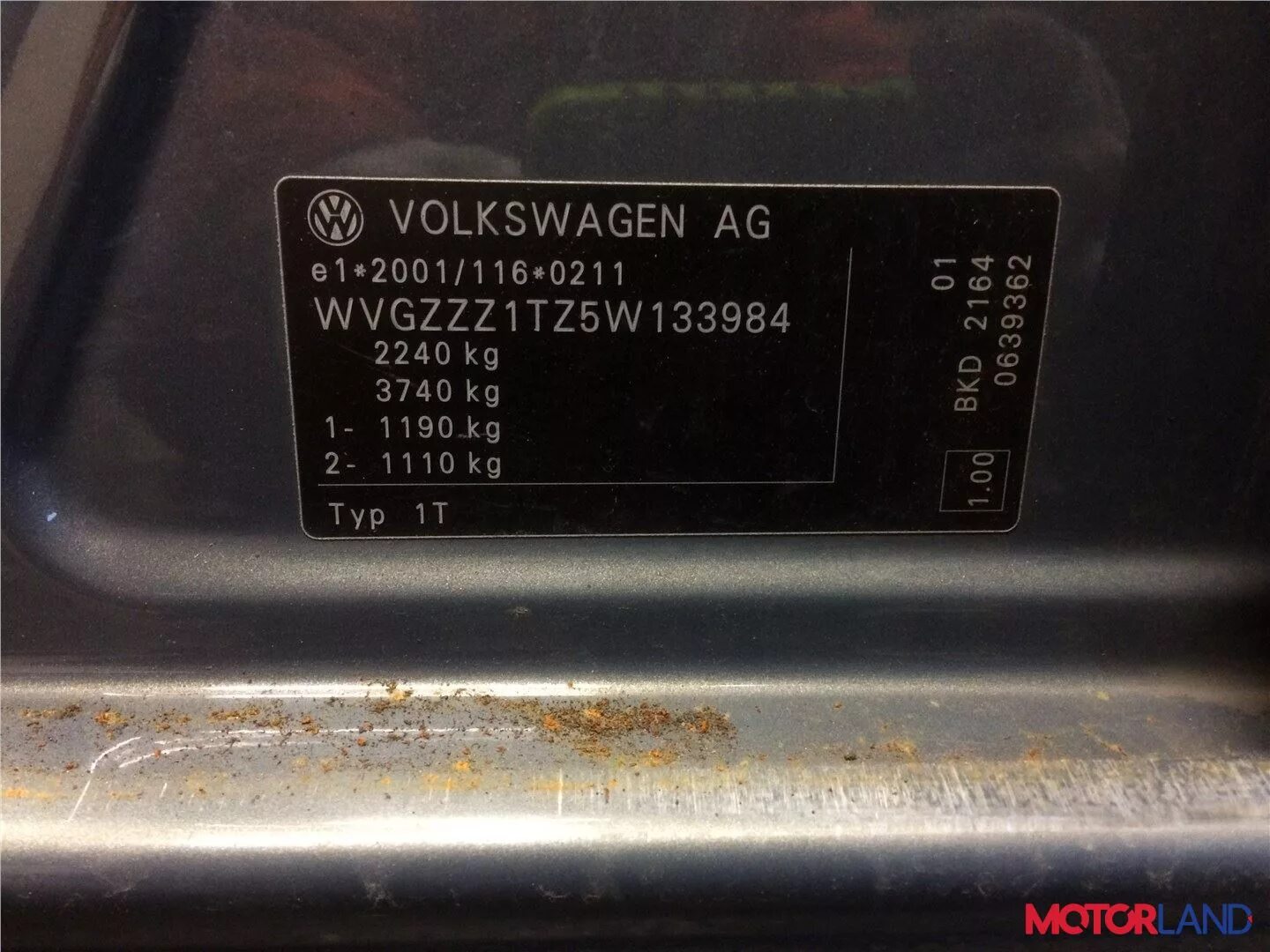 Коды красок volkswagen. Маркировочная табличка Volkswagen Touareg. Вин на Фольксваген Туран 2005г. VIN на Фольксваген т5 2008. Вин код VW Touran 2008.