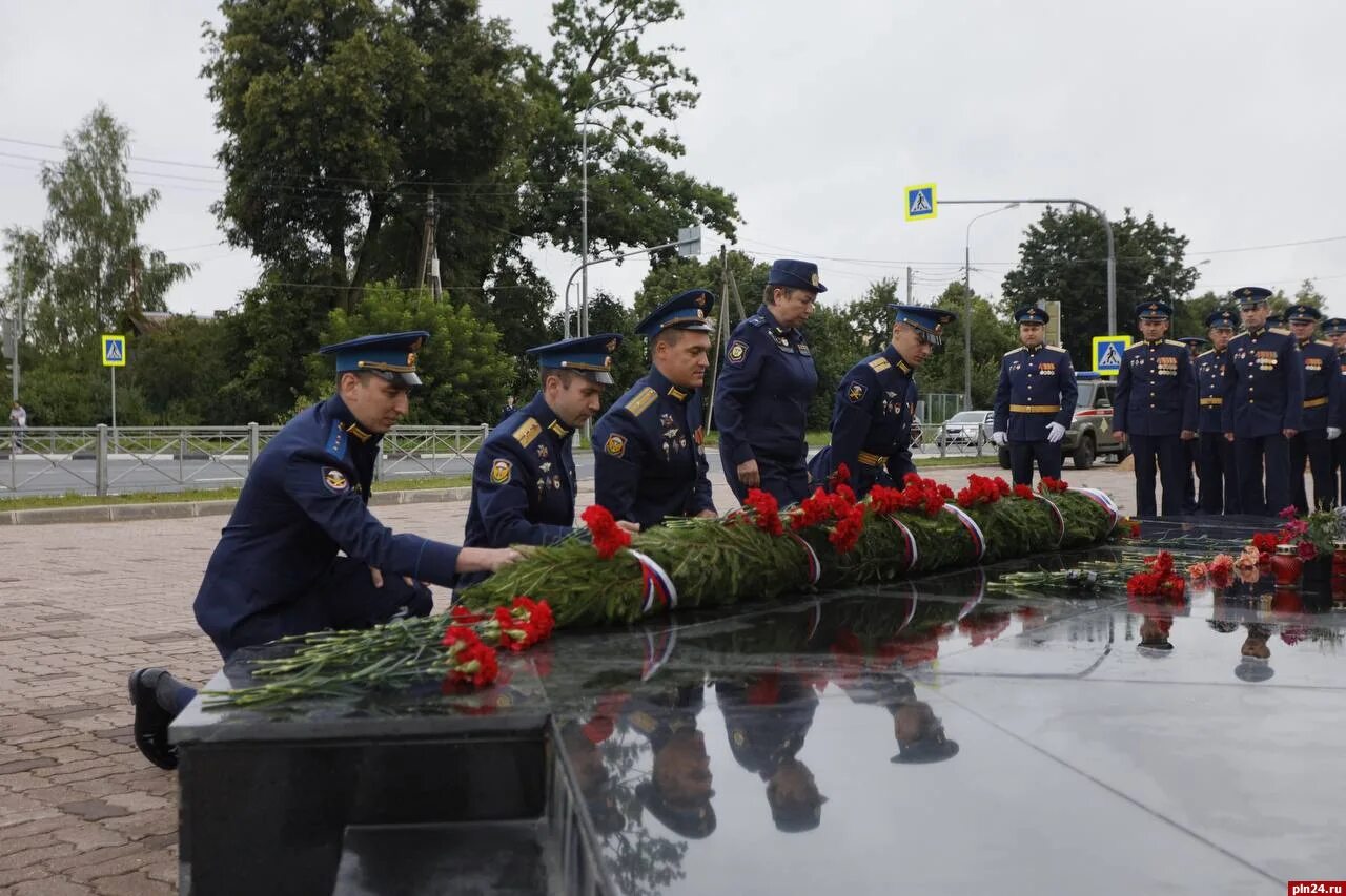 76 Дивизия ВДВ Псков. Памятник десантникам 6 роты Псковской дивизии ВДВ. Псков памятник десантникам 6 роты. Шестая рота 104-го полка 76-й Гвардейской Псковской дивизии ВДВ.