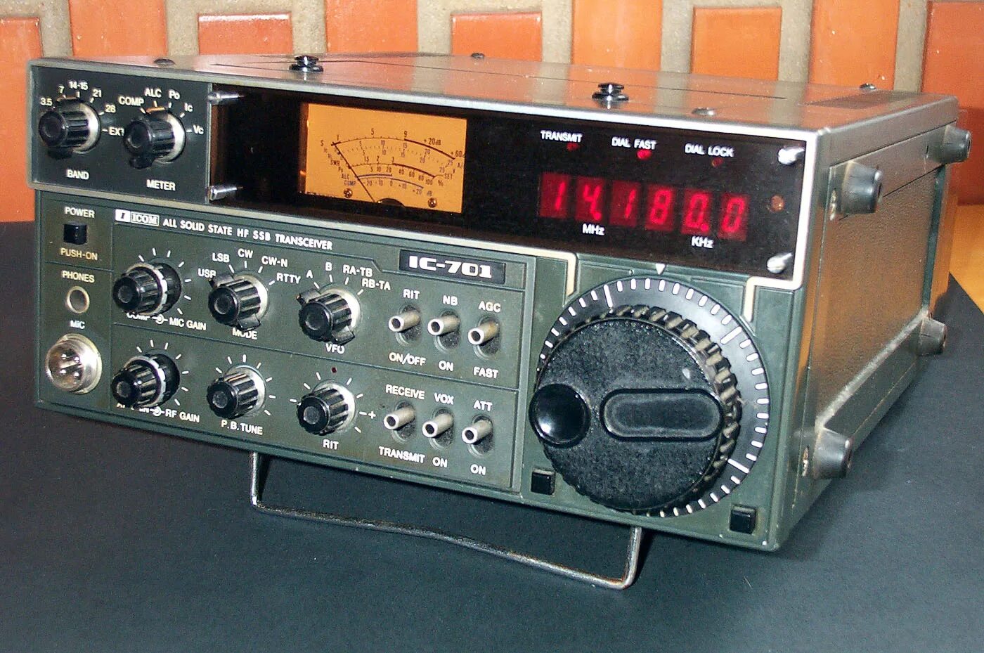 Icom 701. - Icom-745. Icom 7900. Кв радиолюбительские трансиверы Icom.