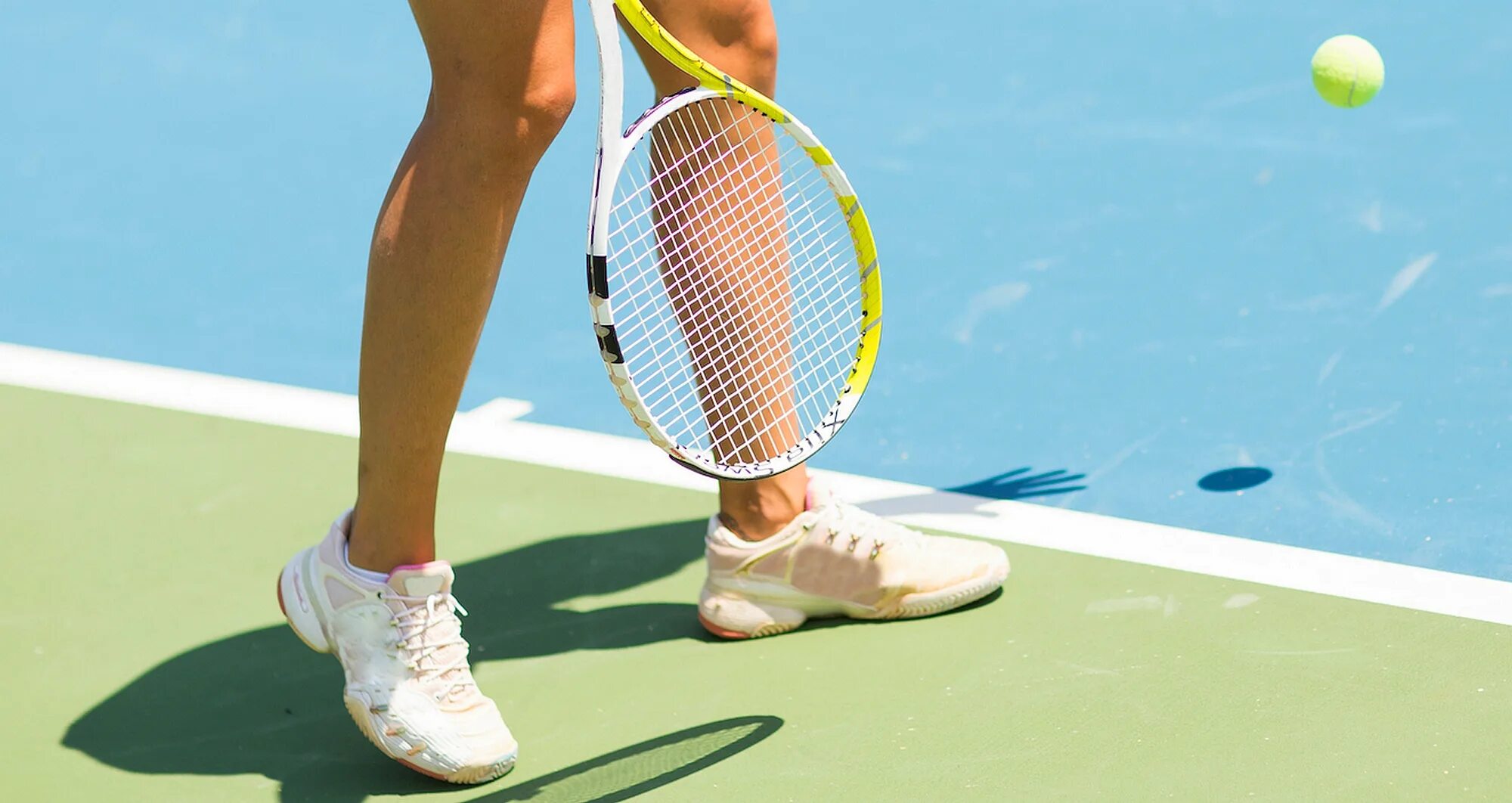 I play tennis. Кэндис лука теннис. Смит Эвелин теннис. Обувь для тенниса большого. Большой теннис картинки.