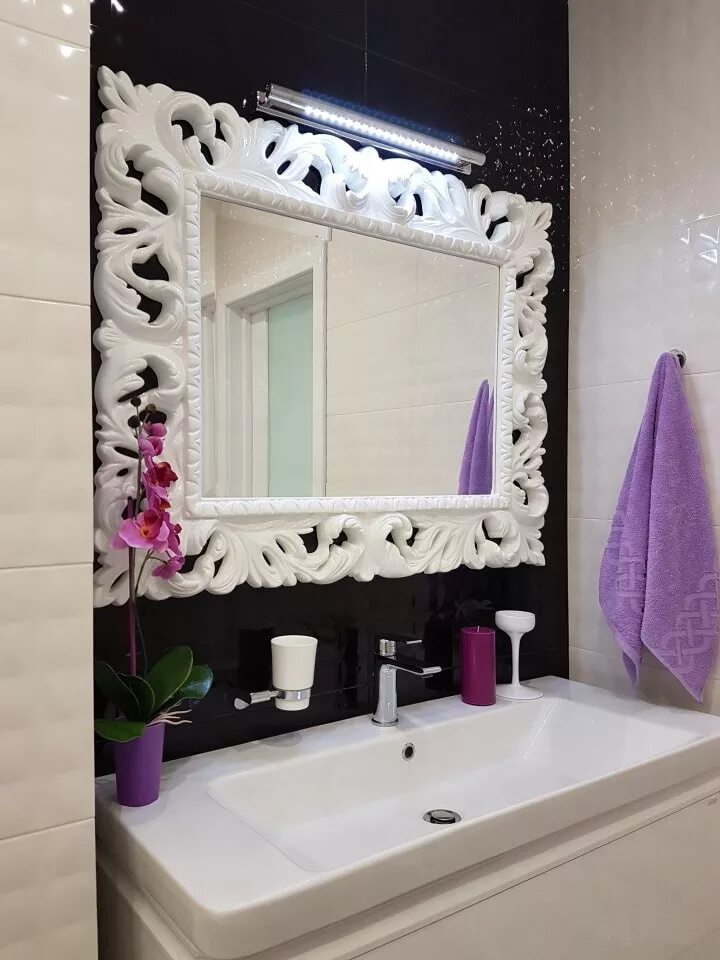 Зеркало в рамке в ванную. Зеркало в ванную. Оригинальные зеркала в ванную. Красивые зеркала в ванную комнату.