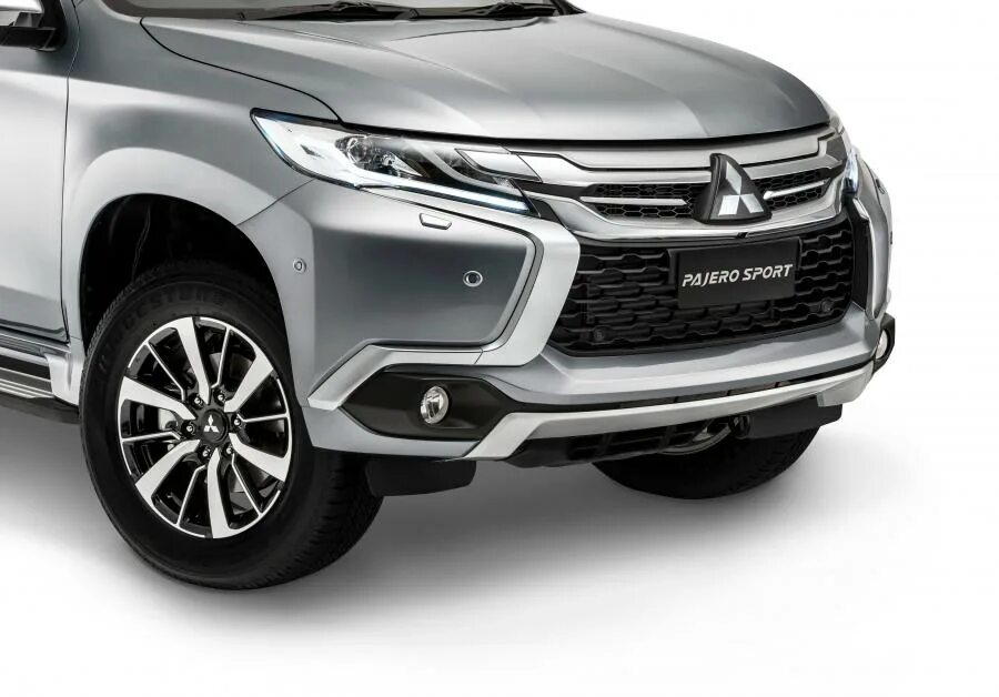 Цена комплектация новой мицубиси паджеро спорт. Митсубиси Паджеро спорт 2015 года. Мицубиси Паджеро спорт 2018. Mitsubishi Pajero Sport 2015 года. Mitsubishi Pajero exceed Sport.