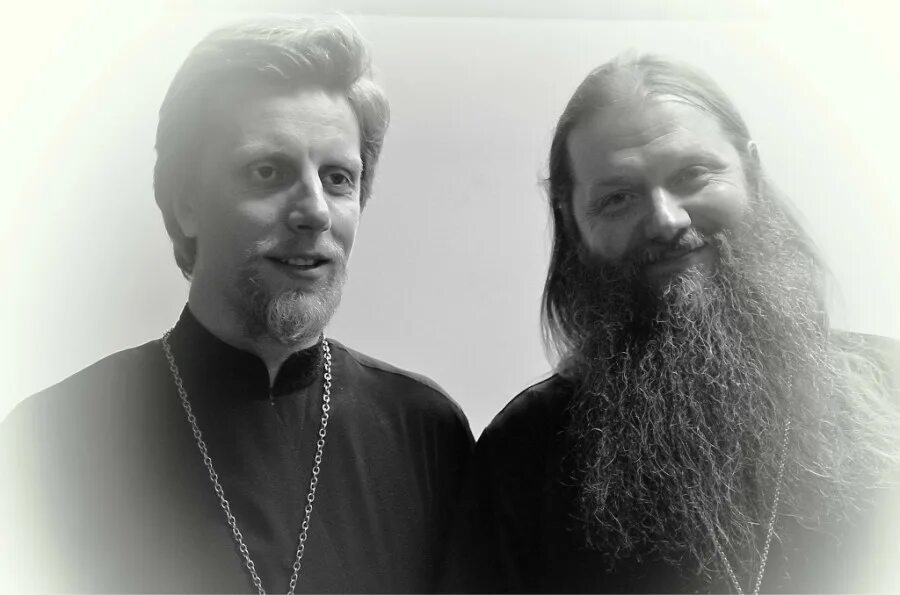 братьями священниками