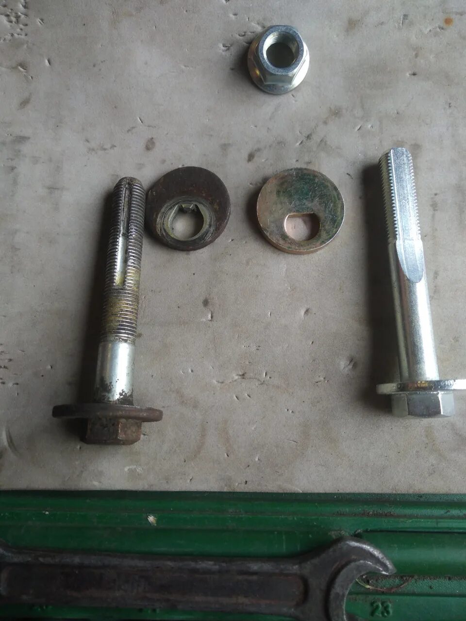 Болты для развала схождения. Болт сход развала митсубиси лансер 9. развальные болты лансер 9. развальные болты лансер 10 задние. болт развал схождения лансер 9.