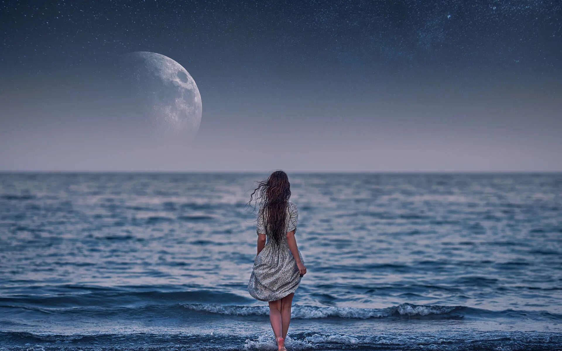 Я видела неба я видела море. Девушка-море. Девушка-Луна. Море Луна девушка. Девочка на море.