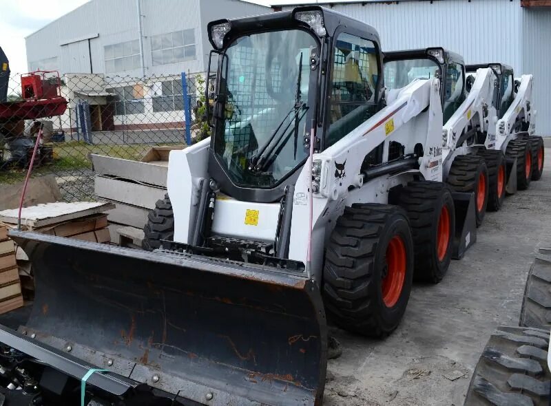 Bobcat s630. Погрузчик Bobcat s630. Мини погрузчик Bobcat s630. Бобкэт 630. Боккет 630.