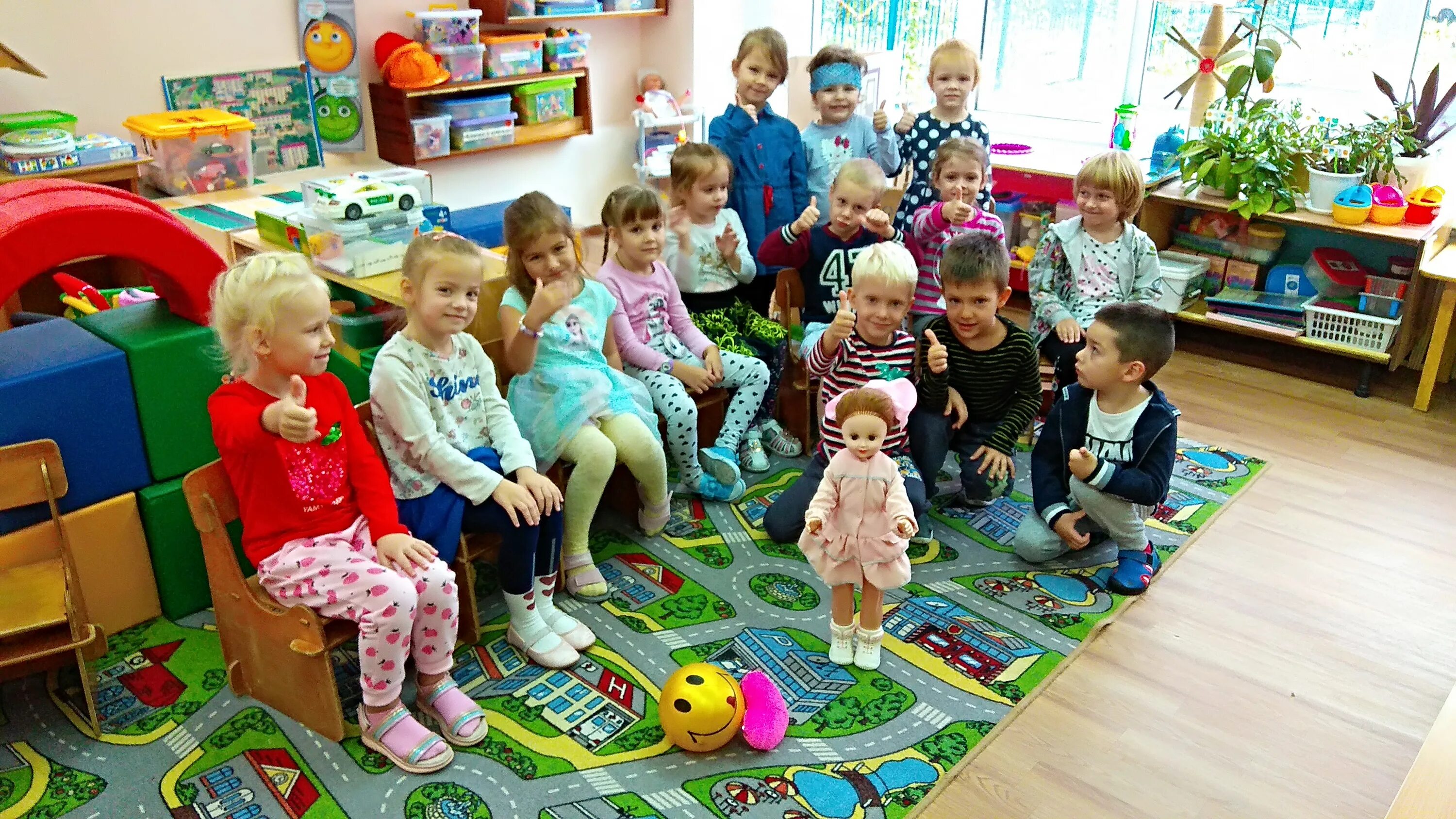 детский сад живой. детский сад живой. дети в уголке природы в детском саду. зооуголок в детском саду. озеленение участка в детском саду.