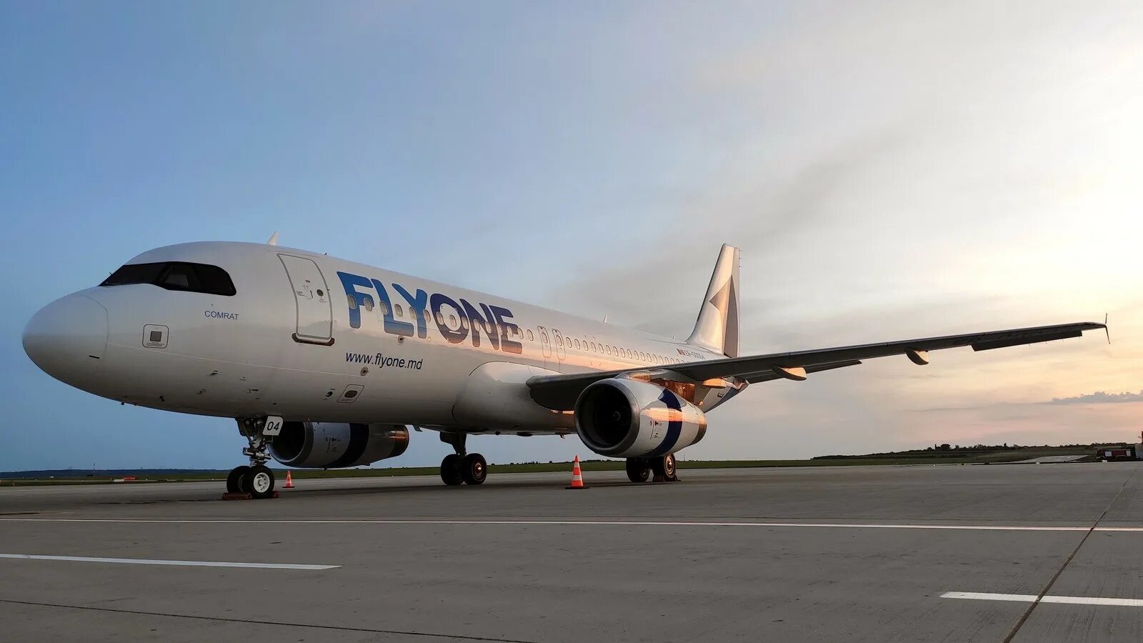 Флайоне. Flyone авиакомпания армянская. Airbus a 320 flyone Armenia. Fly one Armenia самолеты. Flyone самолеты в Армению.