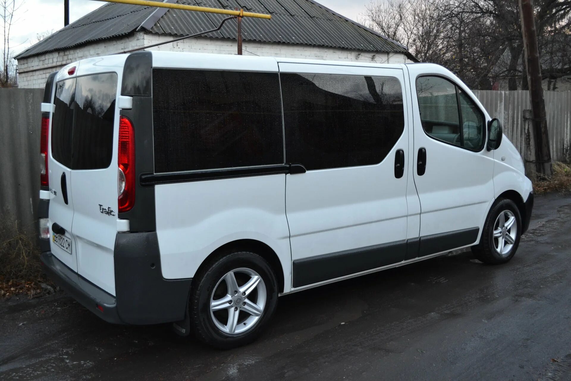 Купить рено пассажирский. Renault Traffic 2. Рено трафик 2010. Рено трафик 2.3. Renault Trafic пассажирский.