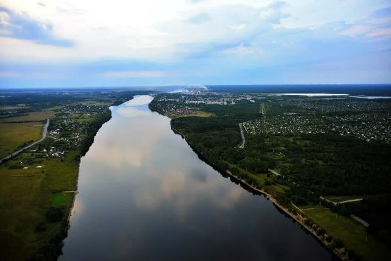 Волхов новгородская область. Река Волхов. Река Волхов Ленинградская область. Новгород река Волхов. Берег реки Волхов в Великом Новгороде.