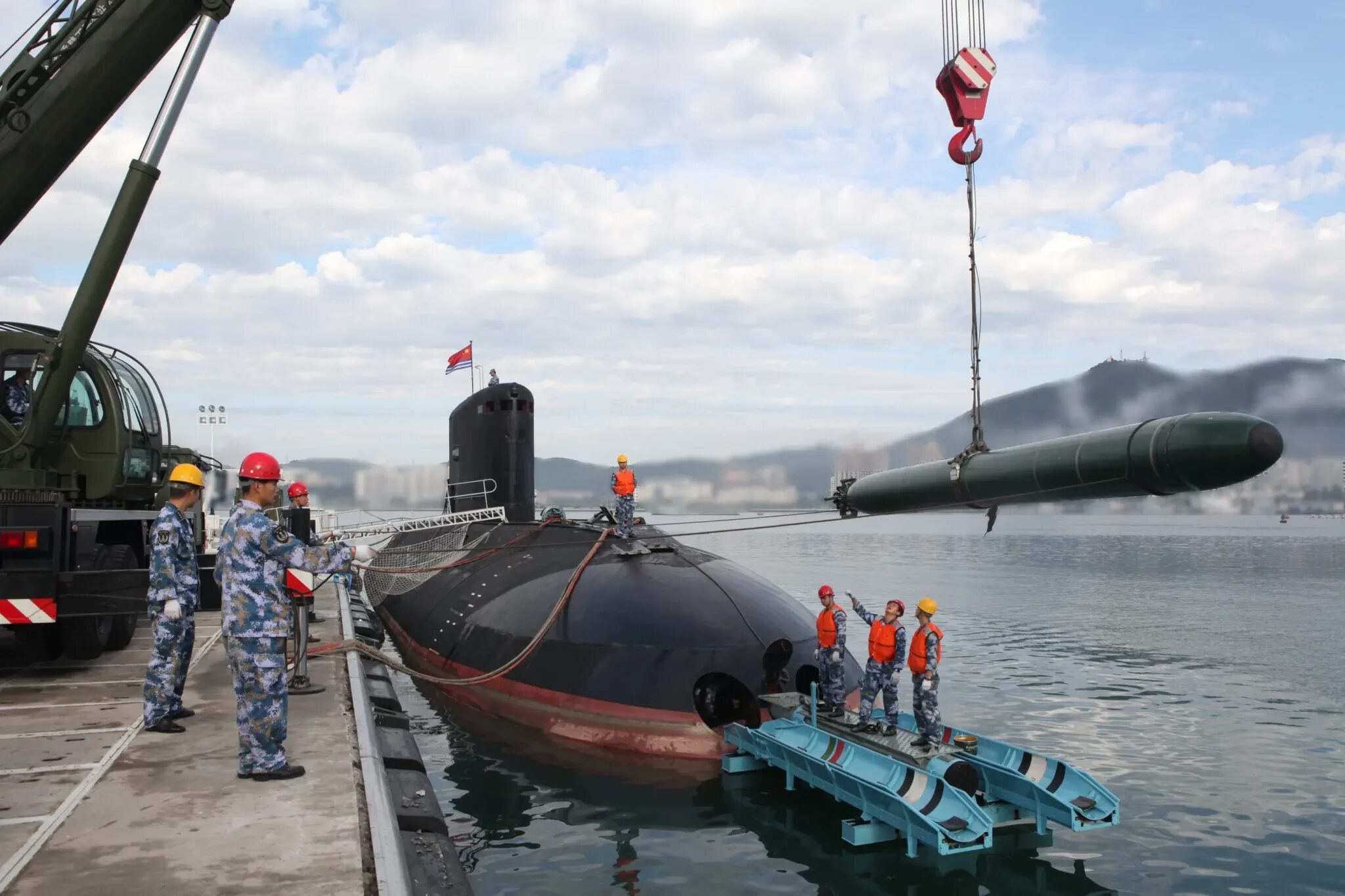 Торпеды россии. Подводная лодка kilo class Submarine. Подводная лодка палтус 877. Торпедный аппарат подводной лодки 877. Подводные лодки проекта 955 «Борей».