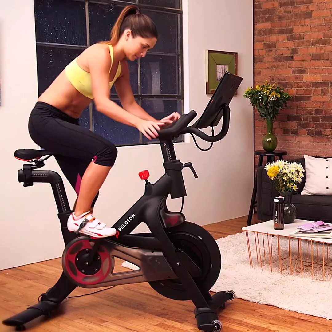 Велотренажер. Peloton велотренажер. Занятия на велотренажере. Кардио тренажер кетлер. Велотренажер кеттлер спорт.