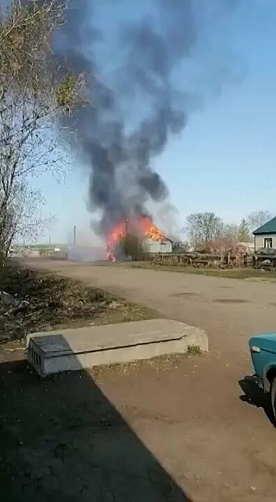 Омская одесский желанное район. Пожар в Омске сейчас. Пожар в желанном Омская область Одесский район. Омская область село Знаменское пожар. Курган горит.