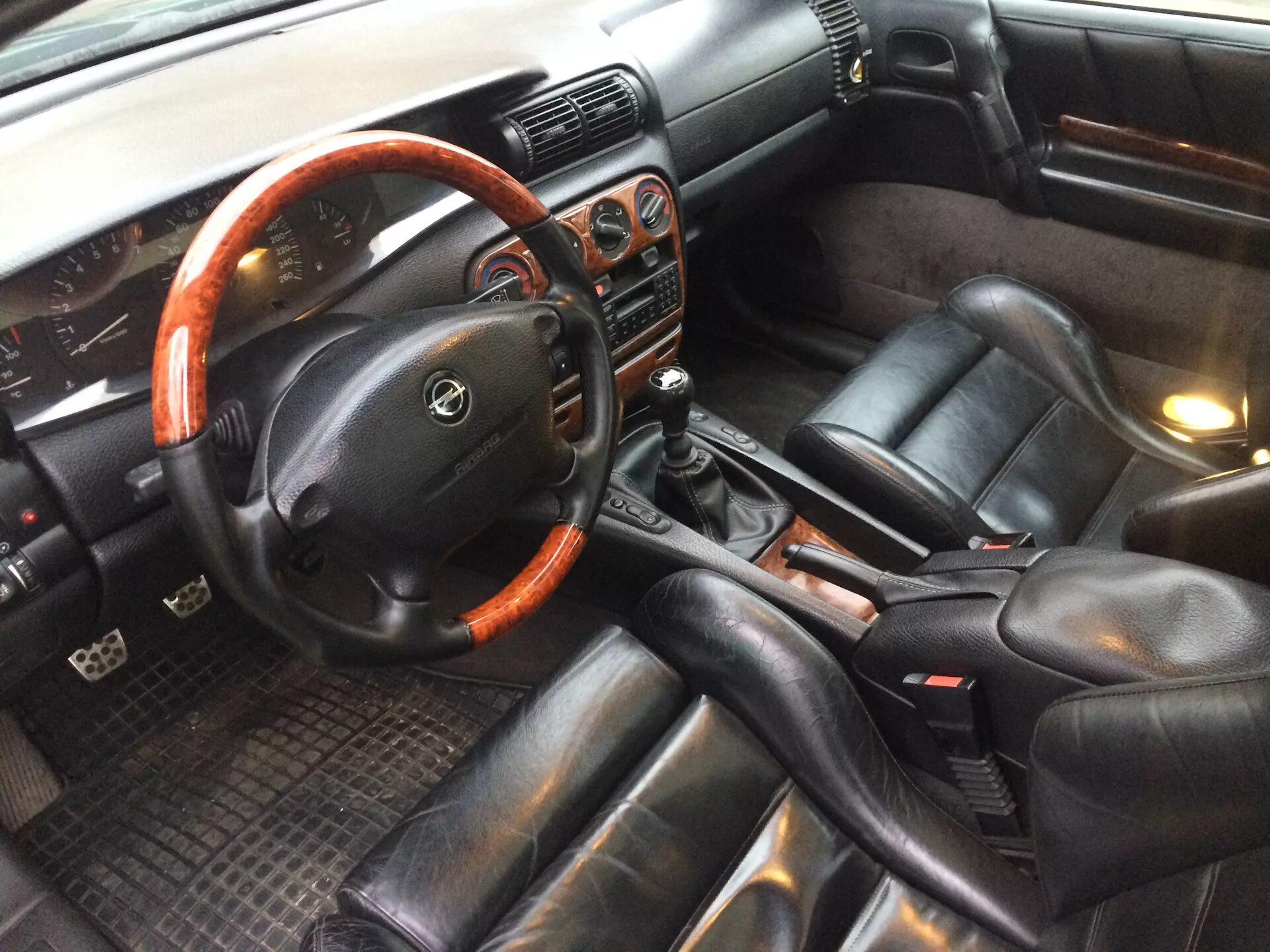 Opel Omega b 1994 Interior. Опель Омега салон. Опель Омега 2 салон. Опель Омега салон 1995. Салон омега б