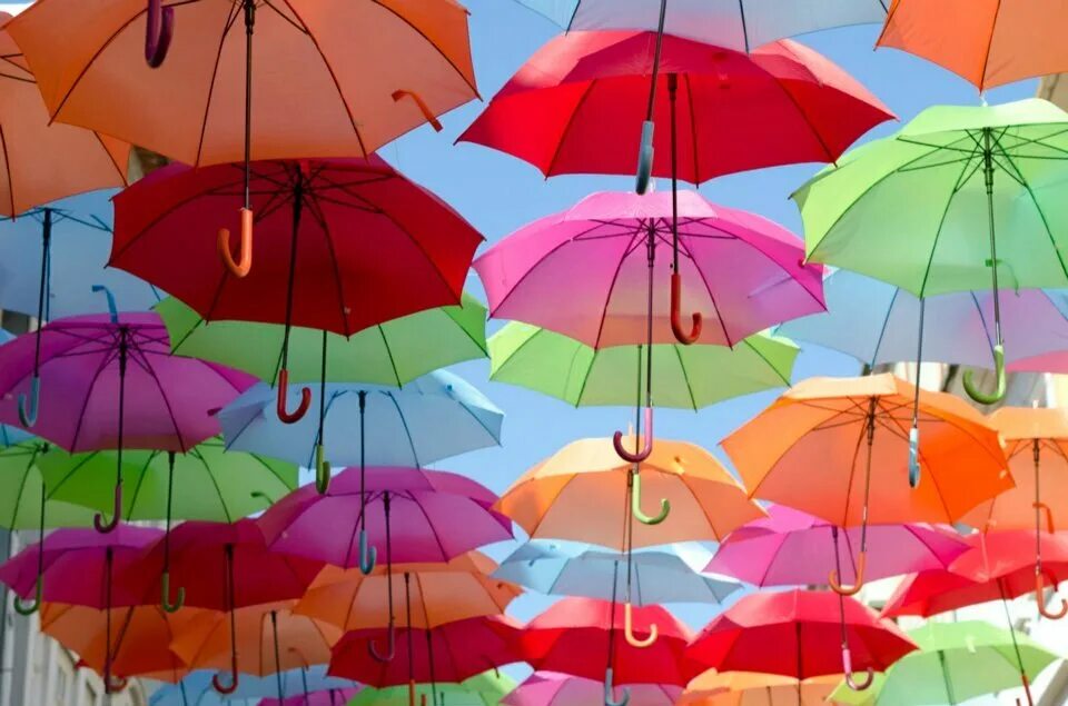 Разноцветные зонтики. День разноцветных зонтов. Красивые зонтики. День рождения складного зонтика. 3 may holiday