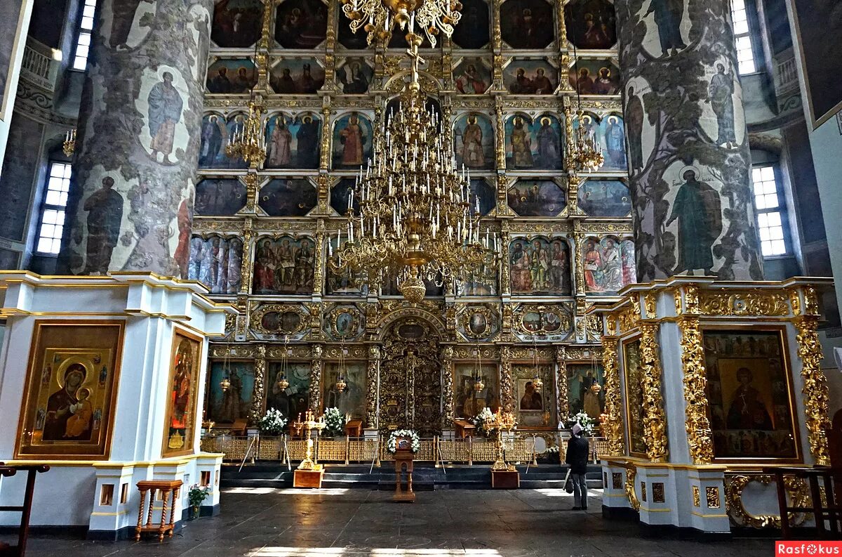 Святыни в храмах москвы. Донской монастырь иконостас большого собора. Донской монастырь иконостас храма.
