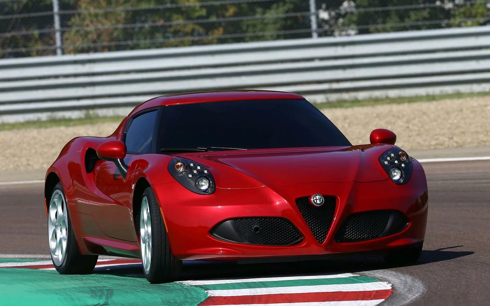 Модели альфа ромео. Alfa Romeo 4c 2013. Альфа ромэо машина. Альфа Ромео спорткар. Альфа Ромео машина производитель.