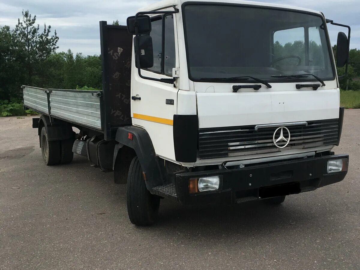 Мерседес-Бенц 1117 бортовой. Mercedes Benz 1117l. Мерседес 1117 бортовой. Грузовики Мерседес 1117.