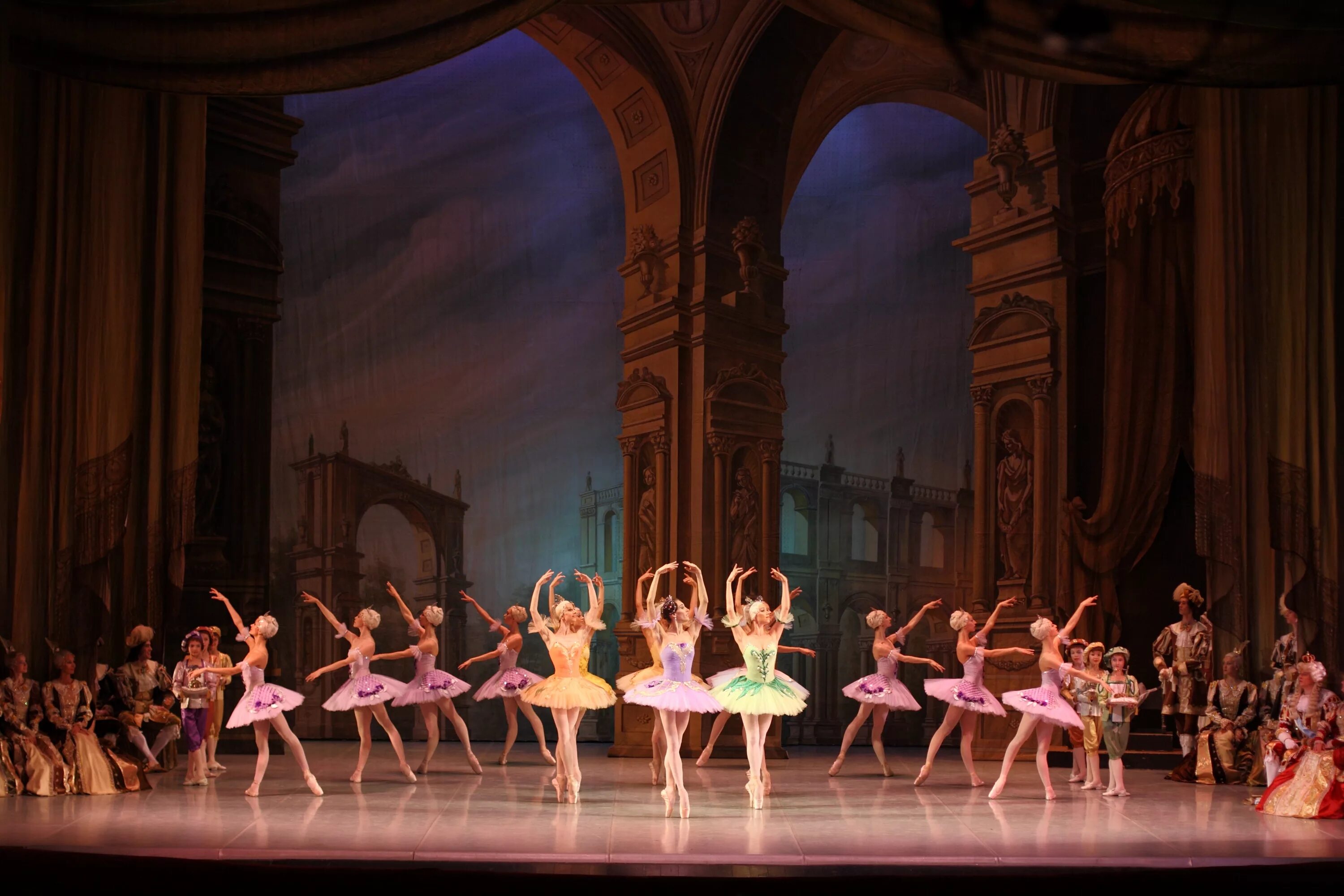 Мариинский театр спектакль пахита. Искусство оперы и балета. Опера театральный жанр. Презентация на тему театр. Театр оперы и балета 1 класс музыка.