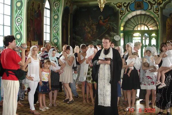 В чем пойти в церковь. Платье для церкви. платье ходить в церковь. одежда для посещения храма. платье в церковь на крестины.