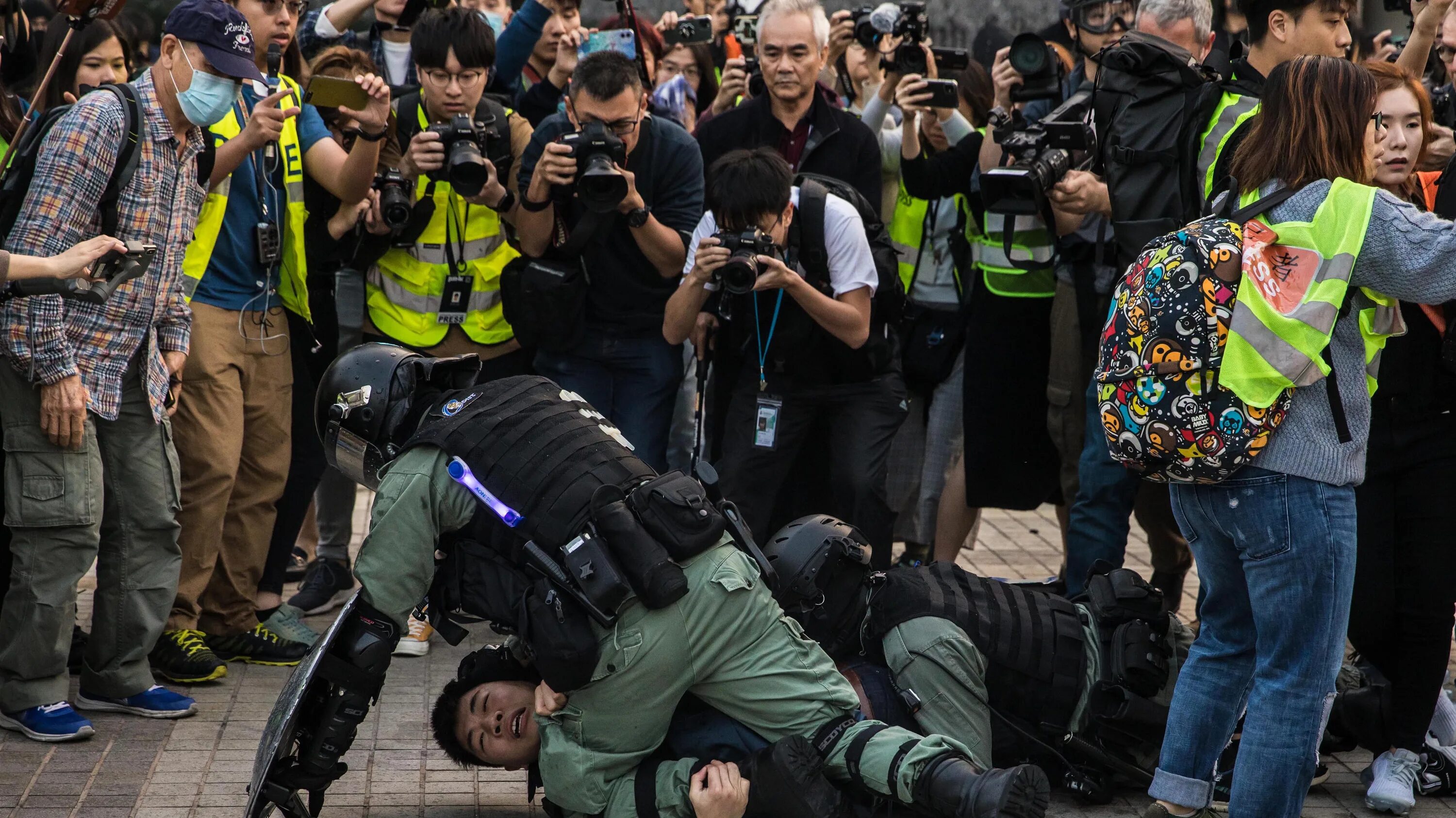 Южнокорейская оппозиция. Митинг уйгуров. Hong Kong violence. Hong Kong 2019 protest the Guardian.
