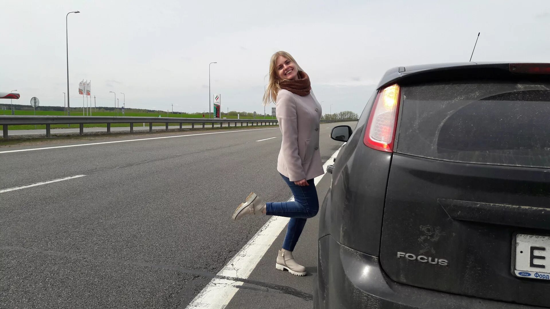 А я сяду в кабриолет припев. А я сяду в машину уеду. когда уже блять я сяду в проклятый кабриолет. пробег по лидаку. когда я уже сяду в кабриолет и уеду на@уй.