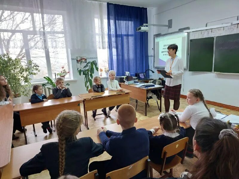 Первая школа в курске. 1 сентября школа 51 орел. Школа 51 орел зареченский. Первый класс школа 52. Школа 15 тверь.