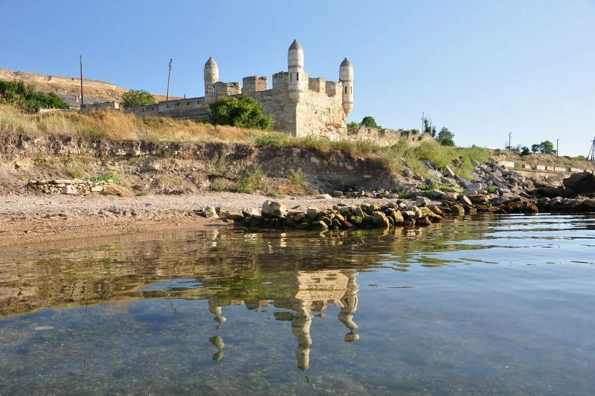 Места в керчи. Крепость ени-кале керчь. еникале крепость в крыму. турецкая крепость еникале в керчи. мыс еникале керчь.