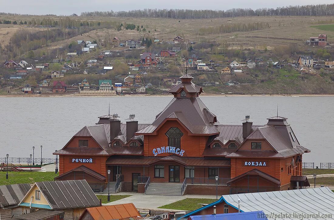 Станция свияжск. Свияжск Пристань. Свияжск остров-град Пристань. Свияжск остров-град Речной вокзал. Речной вокзал Свияжск.