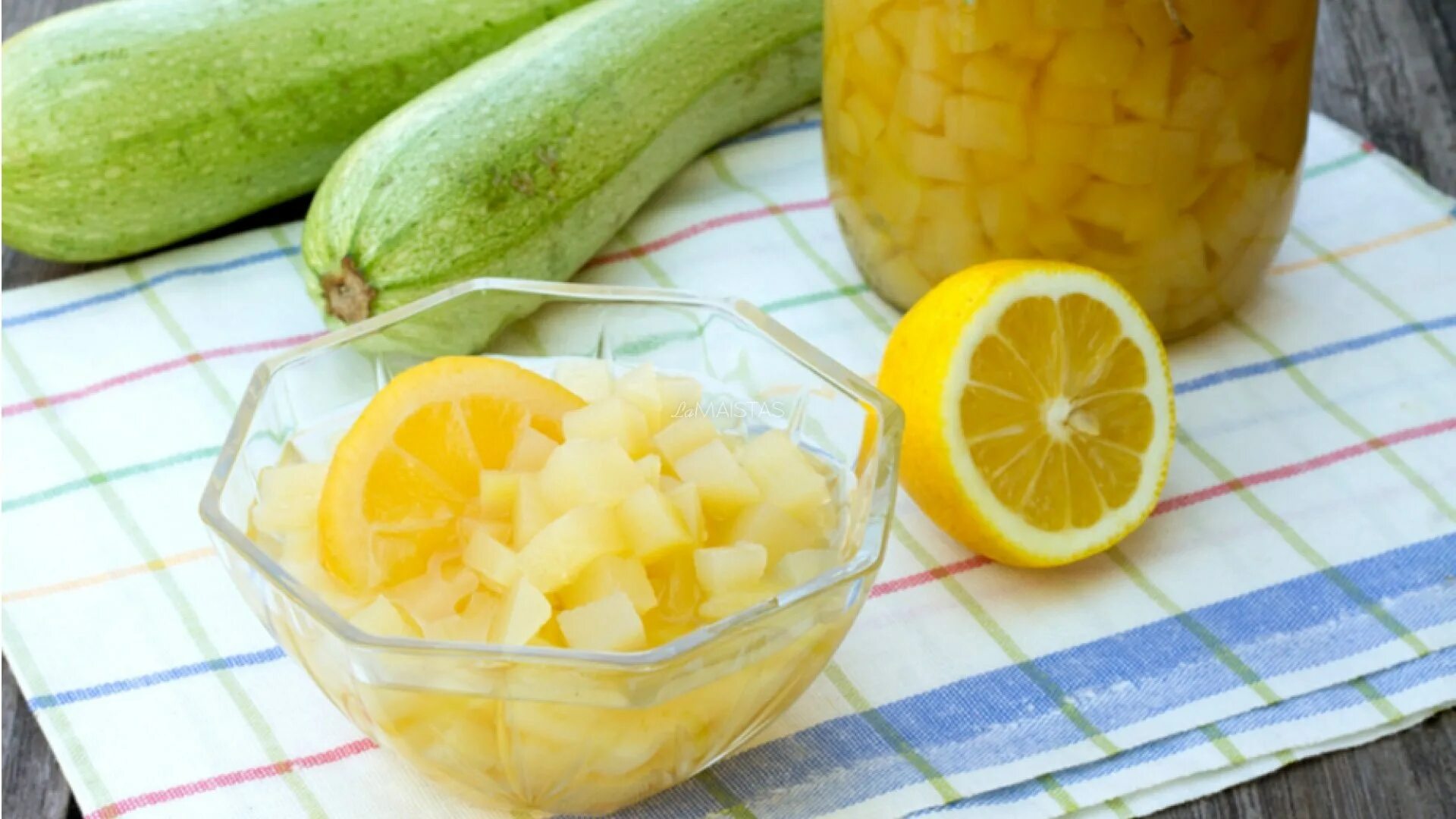 Кабачок в ананасовом соке рецепт на зиму. Кабачок и ананас. ананасы из кабачков. кабачки в ананасовом соке. кабачки в ананасовом соке на зиму.