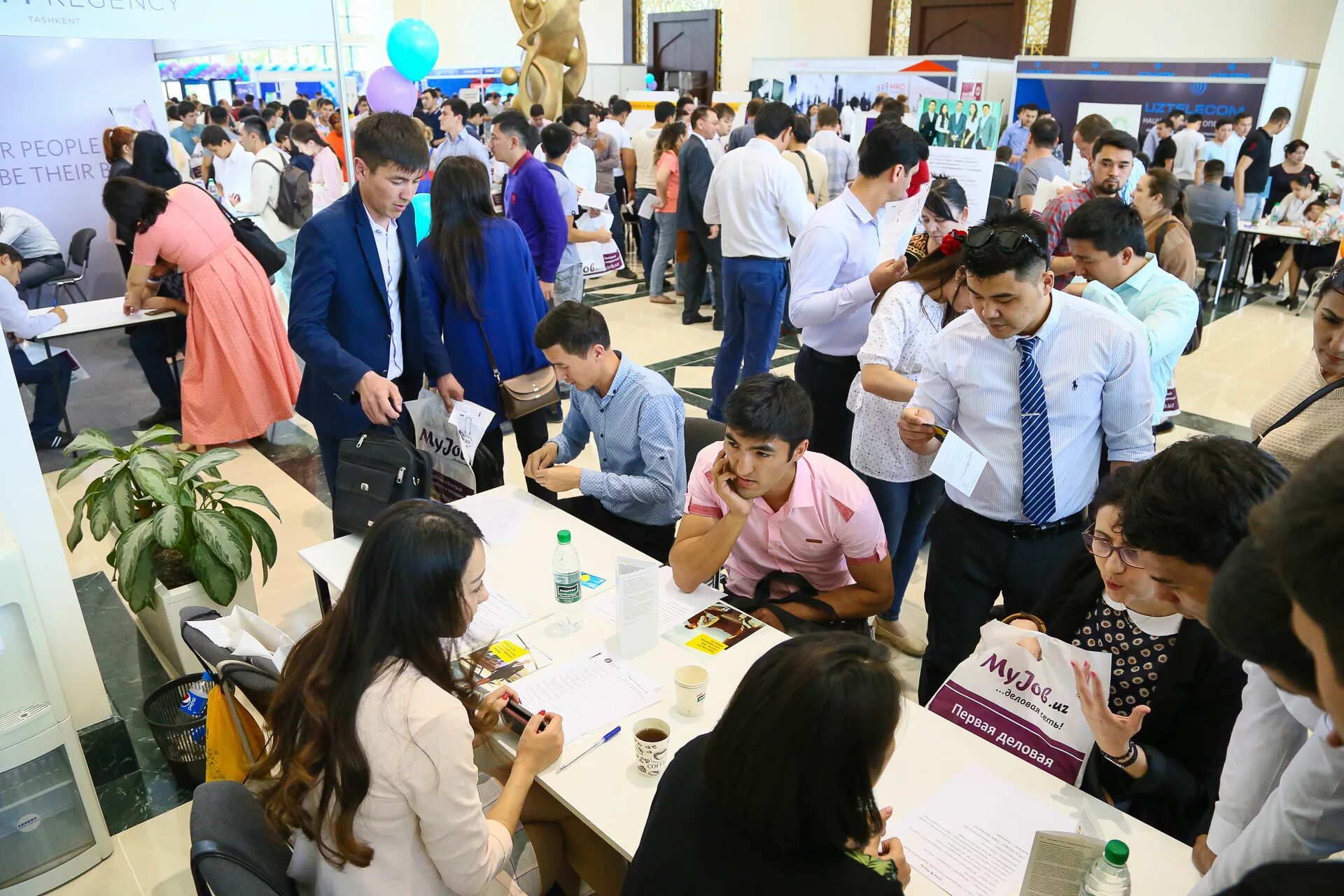 JOBFAIR Ташкент. Vakansiya Tashkent. Узбекское телеграфное агентство. Ярмарка вакансий стол.