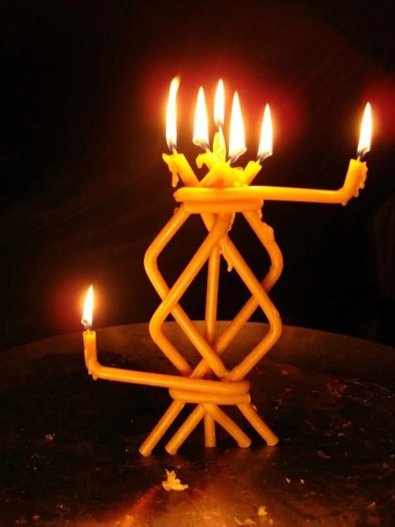Вольт ритуал. Необычные свечи. Фигурки из свечки. Вольт из свечей. Свечи необычной формы.