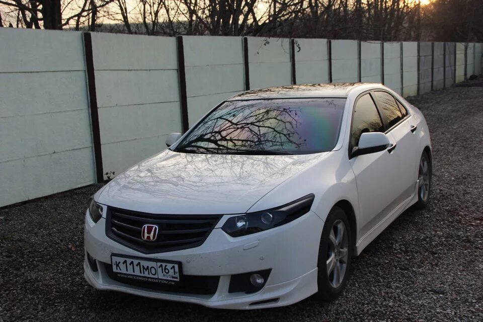 Тонировка хонда. Honda Accord 7 атермальное. Белый Аккорд 8 тонированный. Honda Accord 8 тонированный. Атермальная тонировка на Honda Accord 8.