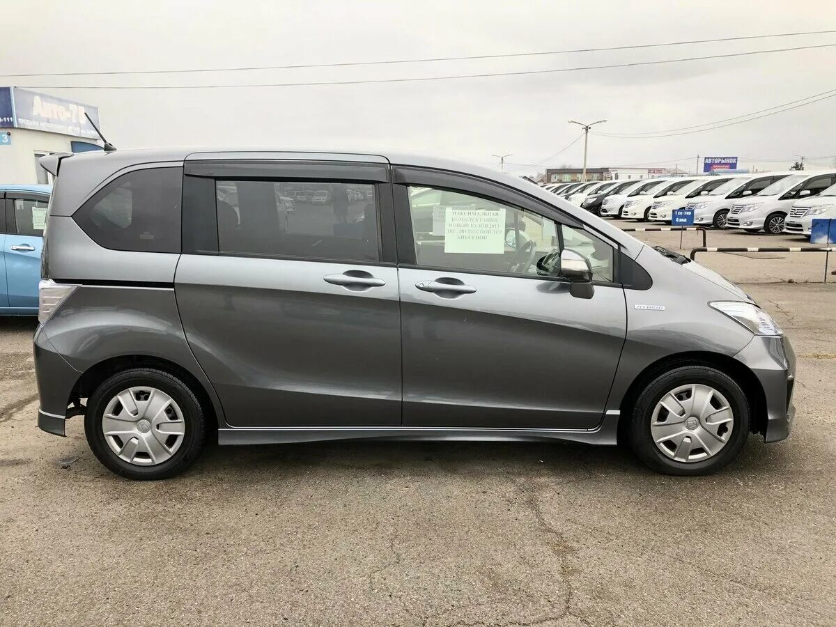 Honda freed 2013. Хонда Фрид серая. Хонда Фрид 2020 обвес. Хонда Фрид плюс 2020.