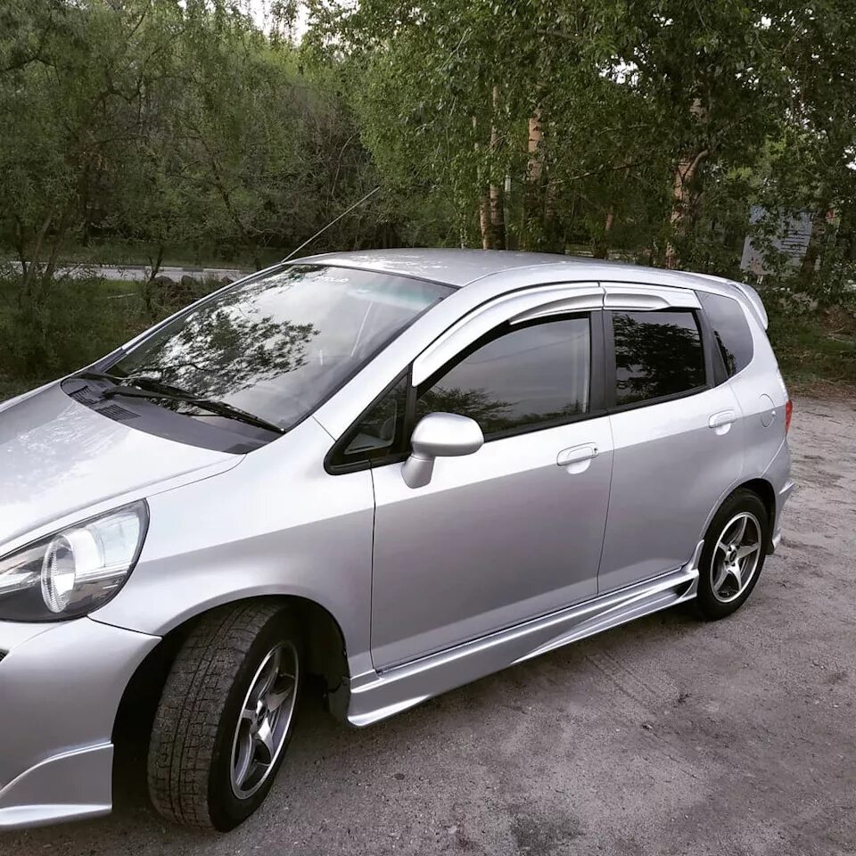 Honda fit 2001. Хонда фит 2002. Honda Fit 2003. Хонда фит 2002 года. Хонда фит 2002 серая.