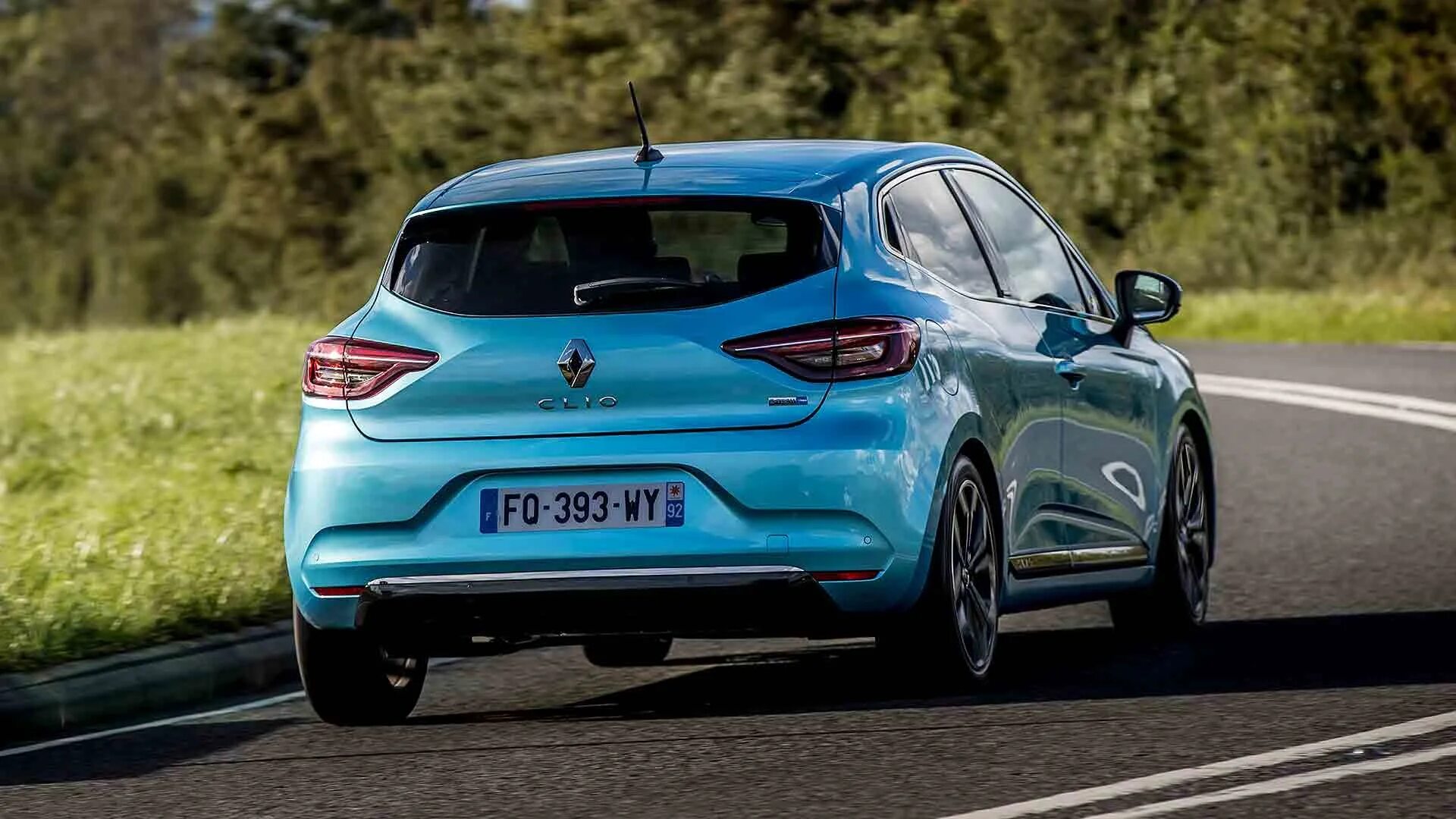 Рено гибрид. Renault Clio 2020. Рено Клио гибрид 2020. Рено Клио 2020 автомат. Renault Clio 2020 Blue.