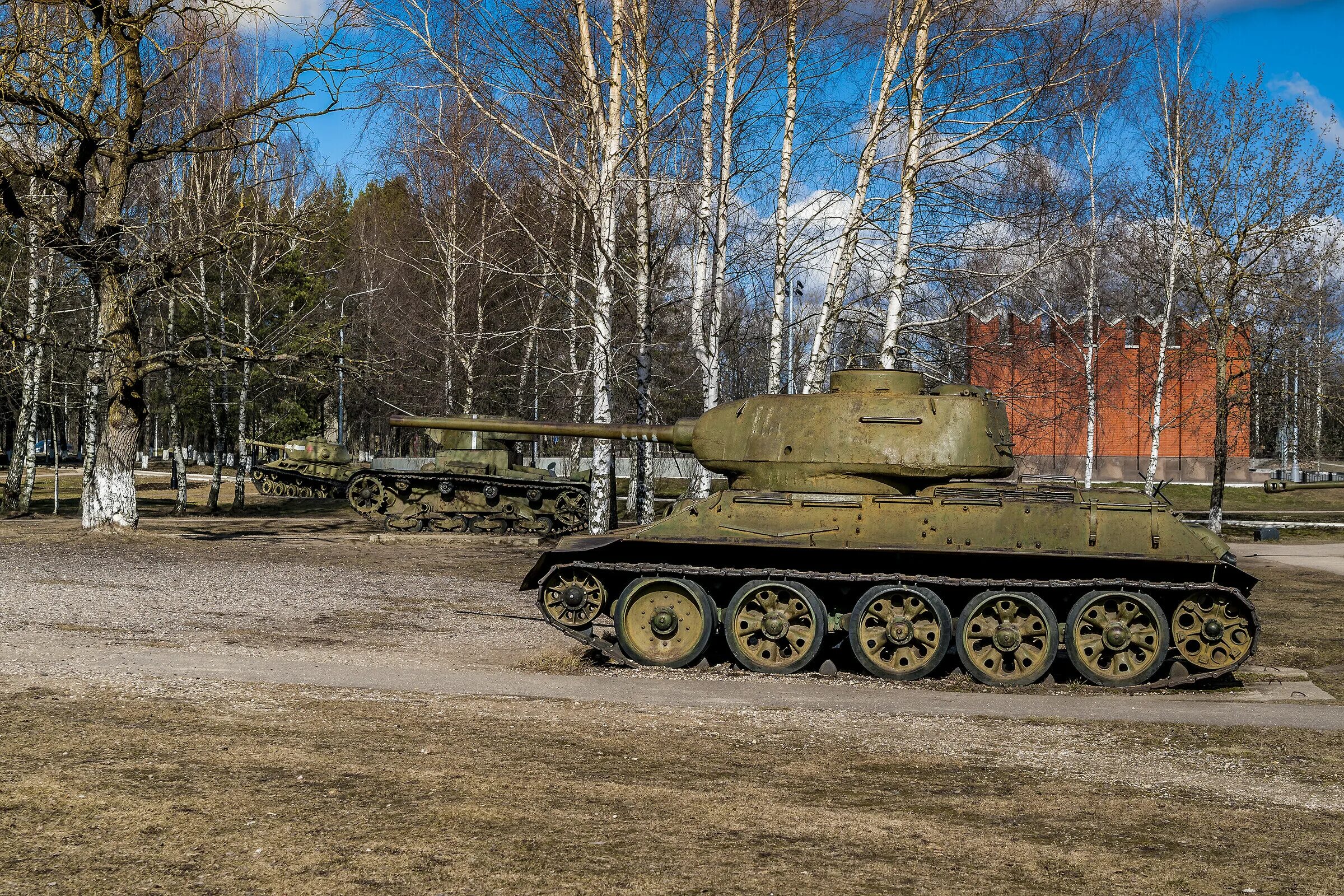 Ленино снегиревский военно исторический. Ленино-Снегиревский военно-исторический музей. Ленино-Снигеревский военно-историческиймузей. Снегири Истринский район музей танков. Ленино Снегиревский музей Истра.