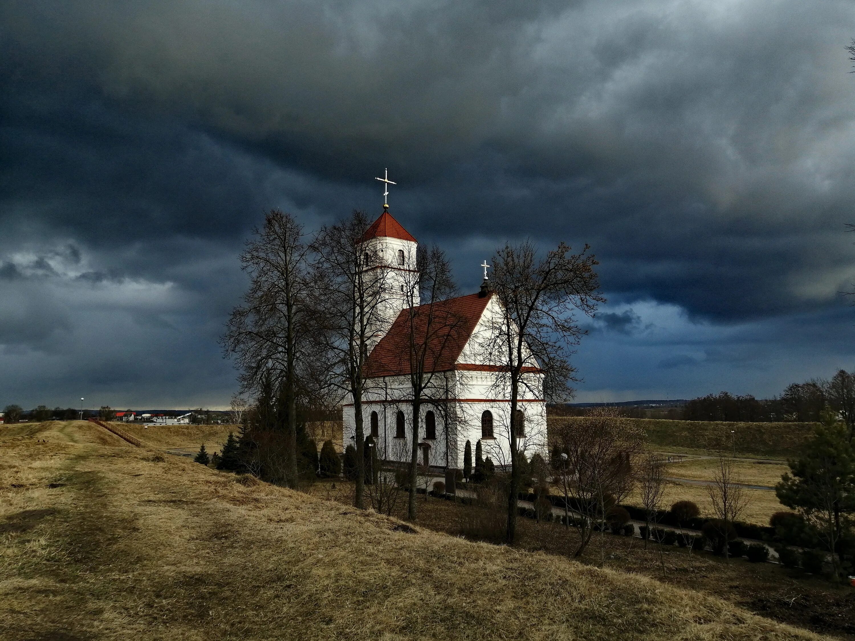 Церковь на холмах. Городец Ленинградская область Церковь на Холме. Подольск Церковь на холм. Евангелистская Церковь в Холме. Киев храм на Холме.