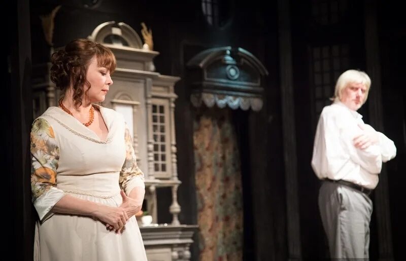 Татьяна васильева спектакль 2023. Хозяйка гостиницы театр. Трактирщица спектакль. Хозяйка гостиницы театр. Спектакль хозяюшка.