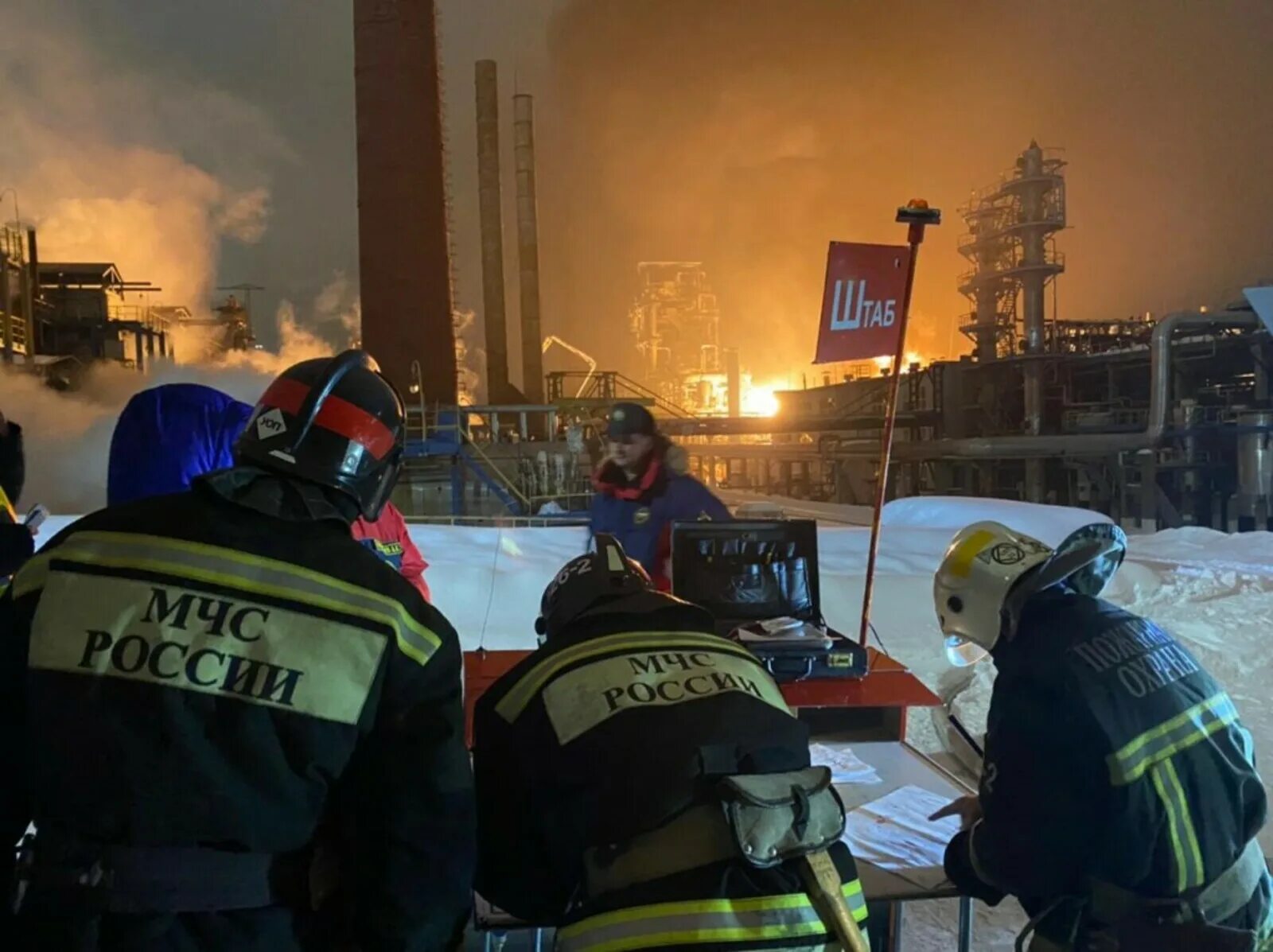 Пожар на НПЗ В Уфе. Взрыв на Уфаоргсинтез 25.01.2021. Уфаоргсинтез пожар. Уфаоргсинтез Уфа. Взрыв в уфе сегодня