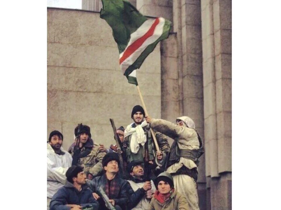 Ичкерия в Европе. Флаг свободной Ичкерии. Флаг чеченских боевиков. Чеченское сопротивление.