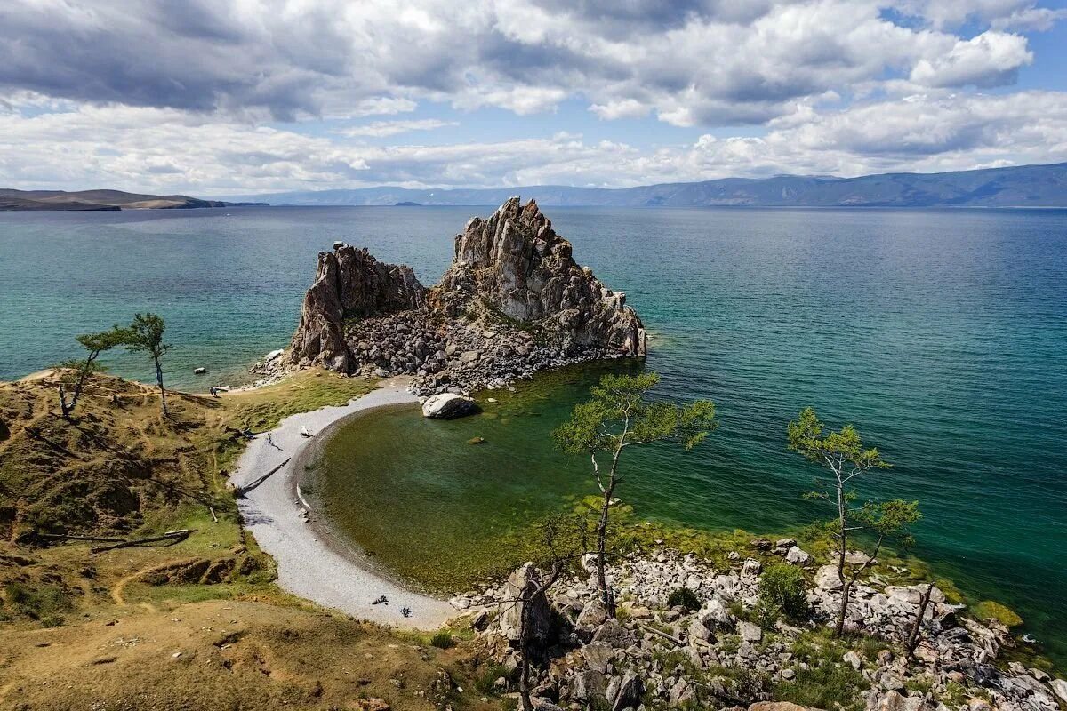 Большой остров байкала. Ольхон Байкал. Остров Ольхон на Байкале. Озеро Ольхон на Байкале. Ольхон Байкал остров на острове.