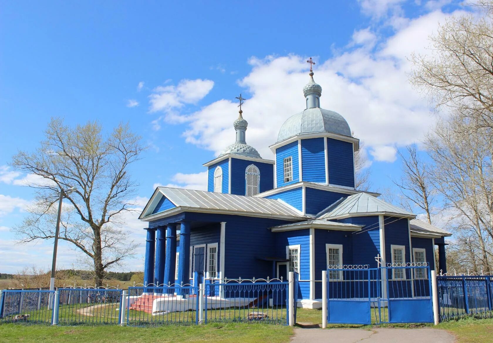 Рыльский район. Храм в Уколово Курской области. Курская область село Становое Церковь Георгия Победоносца. Парменовка Рыльский Церковь. Курская область Рыльский район село Студенок.