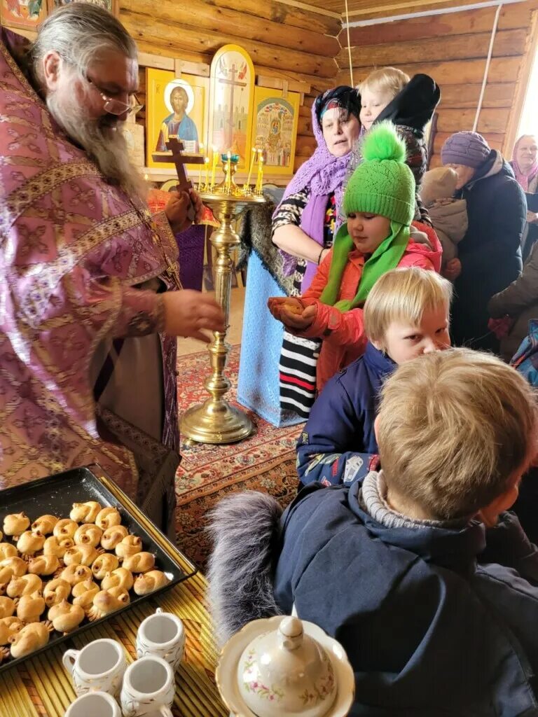 службы в церкви сорока мучеников севастийских печоры. храм сорока мучеников севастийских саратов. сорок севастийских мучеников. храм 40 севастийских мучеников сочи.
