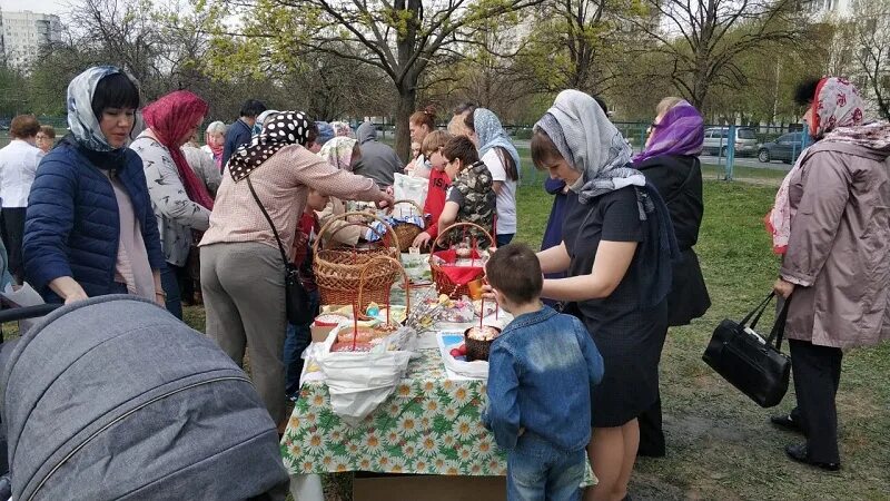 Храм похвалы Пресвятой Богородицы в Зябликово. Освещение куличей в храме похвалы Пресвятой Богородицы в Зябликово. Церковь похвалы Пресвятой Богородицы Волгоград. Г. Москва. Церковь похвалы Богородицы в Зябликове. Храм похвалы расписание